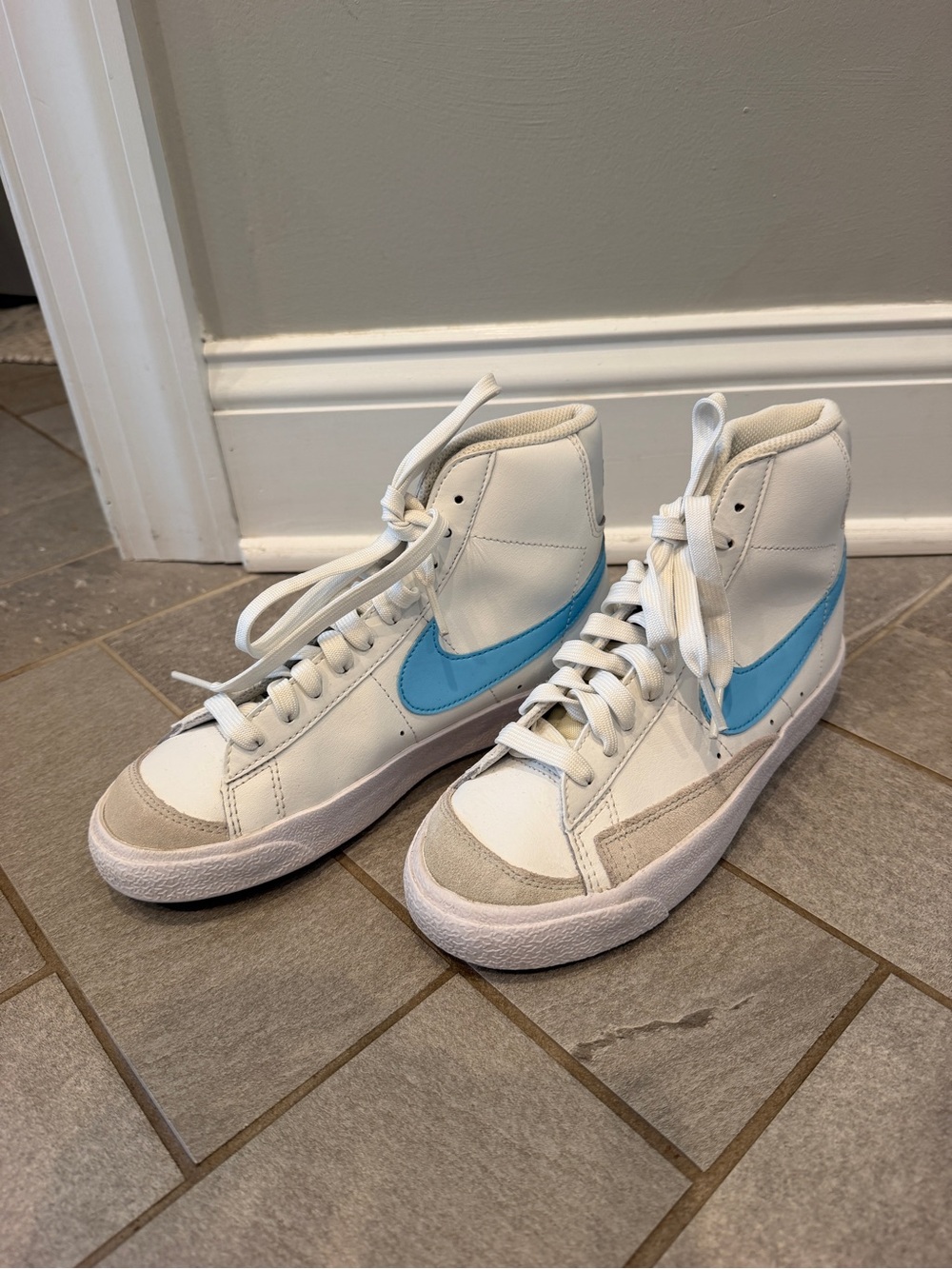 Nike Blazer Mid '77 High Top Sneakers Size 4Y - C72